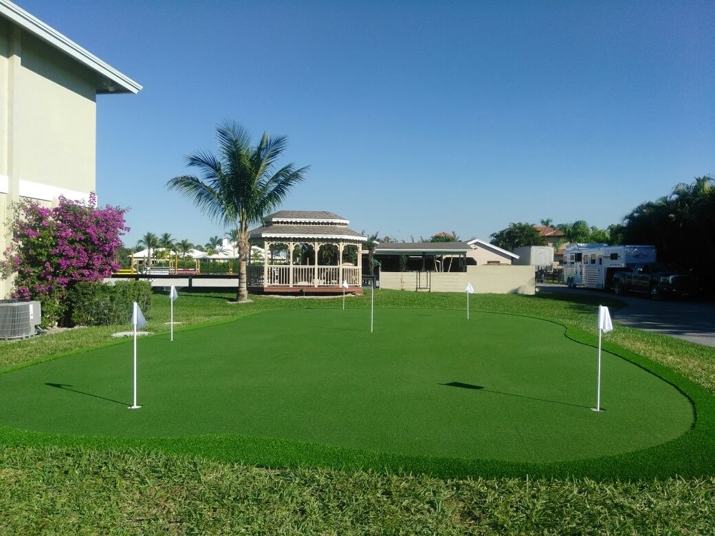 Artificial grass putting green